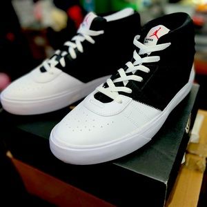 Nike Air Jordan Series Mid Black White Sz 11.5